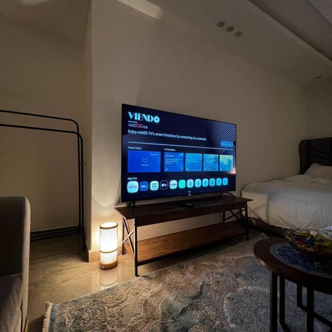 استديو فاخر بمدخل جانبي خاص ودخول ذاتي Apartment *